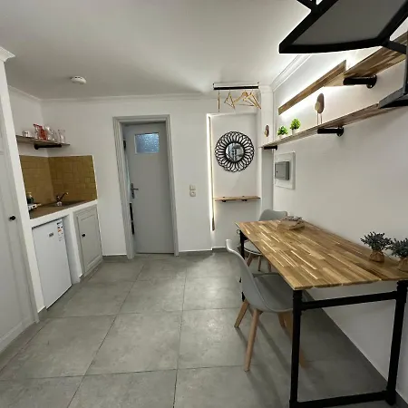 מלון דירות Lucia 4*