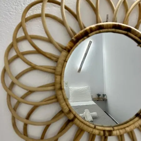 Lucia מלון דירות 4*