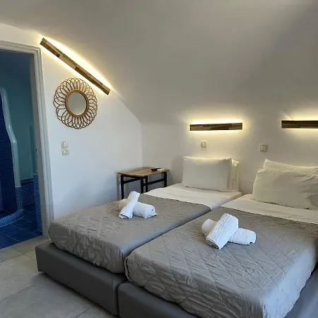 Lucia מלון דירות 4*