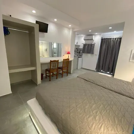 Lucia מלון דירות 4*