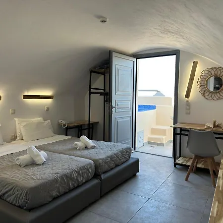 מלון דירות Lucia 4*