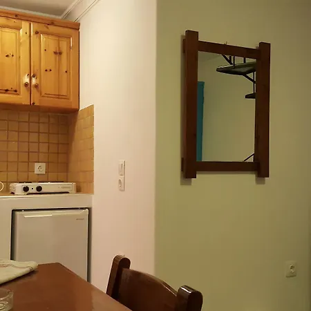 מלון דירות Lucia 4*