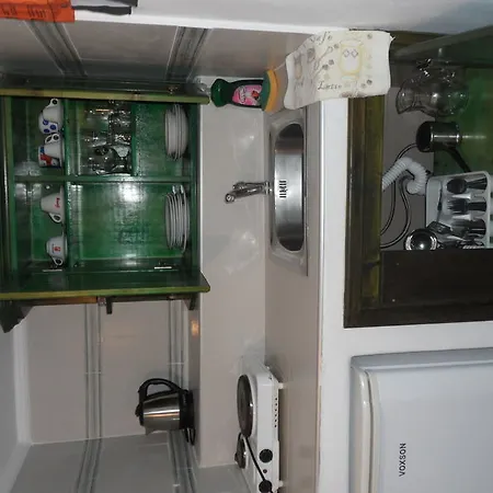 Lucia מלון דירות 4*