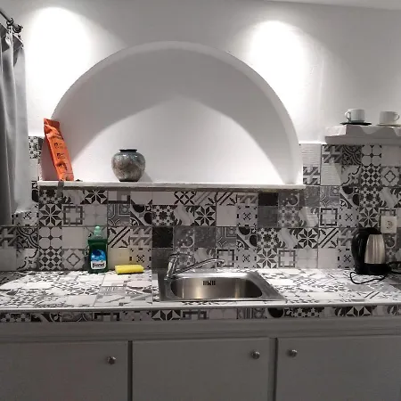Lucia Aparthotel Perissa (Santorini)