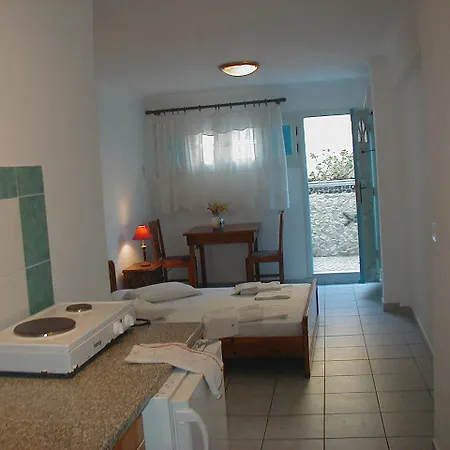 Lucia 4* Perissa (Santorini)