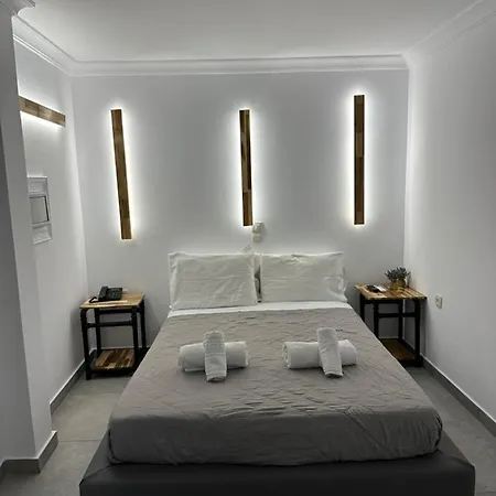 Lucia 4* Perissa (Santorini)