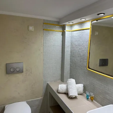 Lucia 4* Perissa (Santorini)