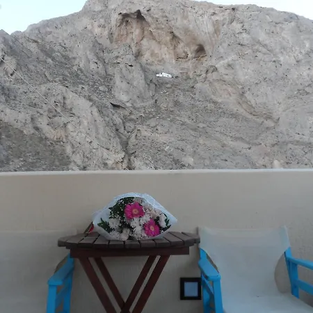 Lucia Perissa (Santorini)