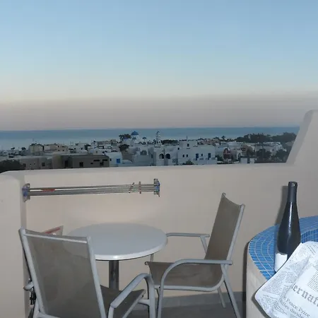 Lucia Perissa (Santorini)