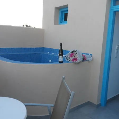 Apart-hotel Lucia Perissa (Santorini)
