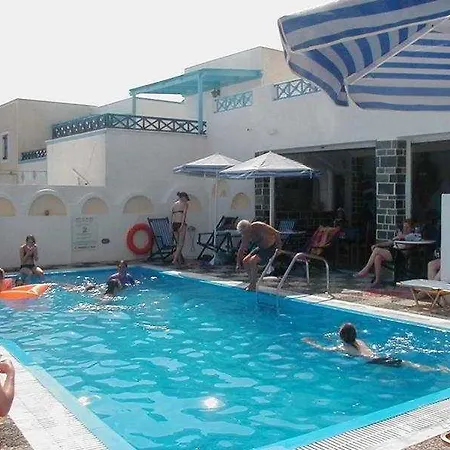 Lucia 4* Perissa (Santorini)