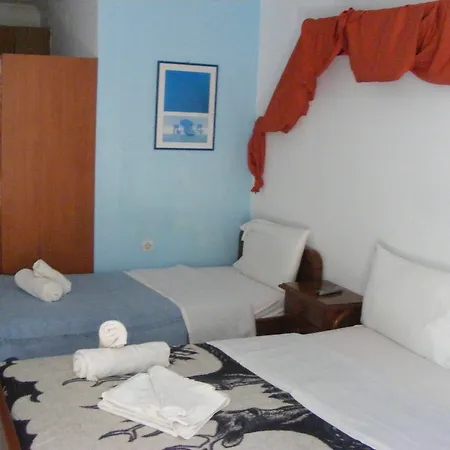 Lucia 4* Perissa (Santorini)