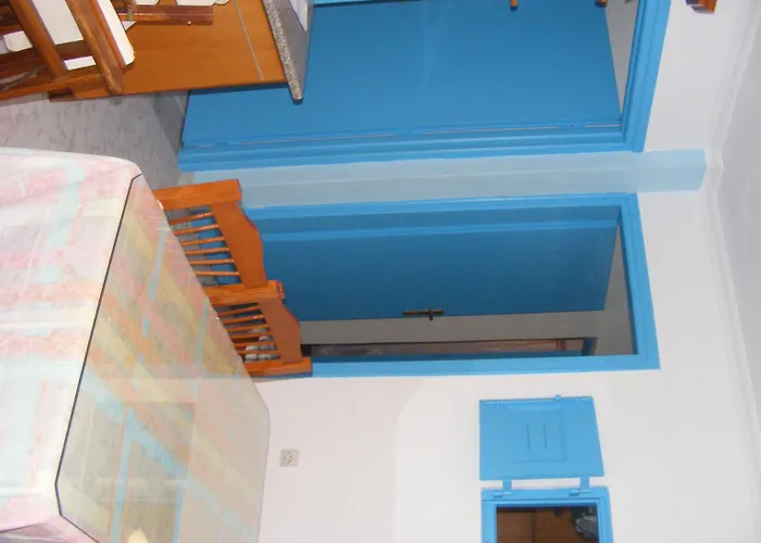 Aparthotel Lucia Perissa (Santorini)