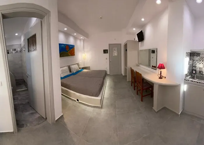 Lucia Perissa (Santorini)