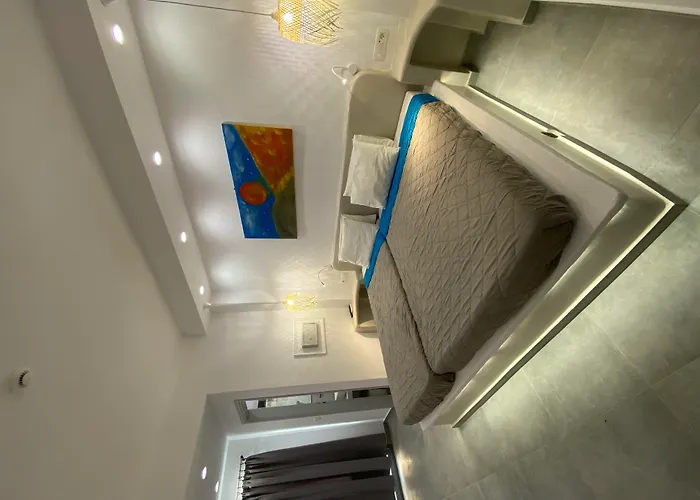 Lucia Aparthotel Perissa (Santorini)