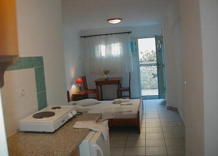 Lucia 4* Perissa (Santorini)