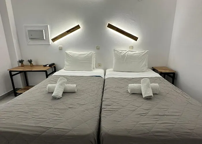 Lucia 4* Perissa (Santorini)