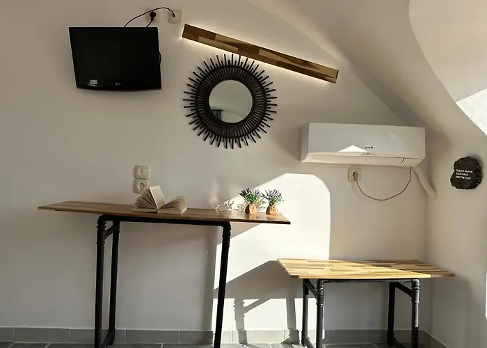 Lucia 4* Perissa (Santorini)