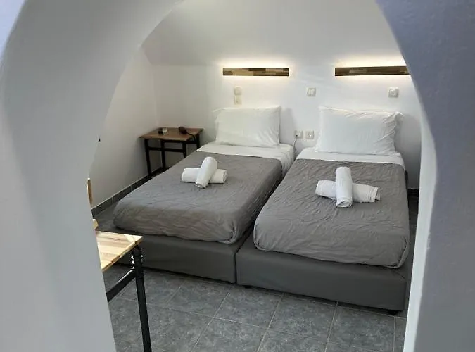 Lucia Aparthotel Perissa (Santorini)