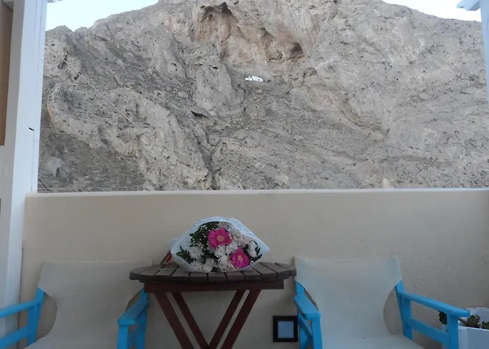 Lucia Perissa (Santorini)