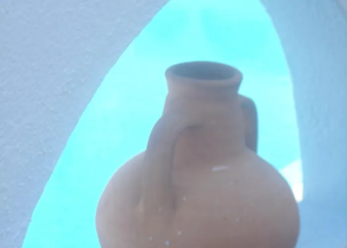 Aparthotel Lucia Perissa (Santorini)