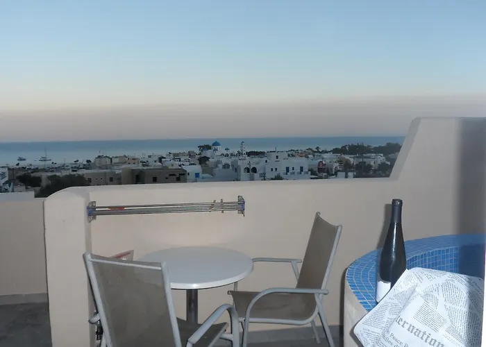 Lucia Perissa (Santorini)