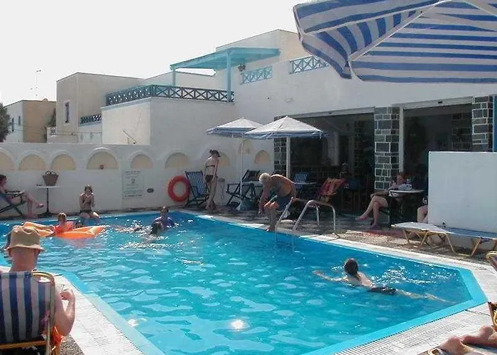 Lucia 4* Perissa (Santorini)