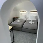 Lucia Aparthotel Perissa (Santorini)